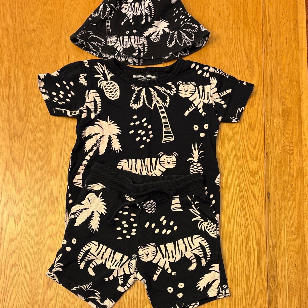 Next 3 piece vacation set - shorts, top and bucket hat - size 4-5 years